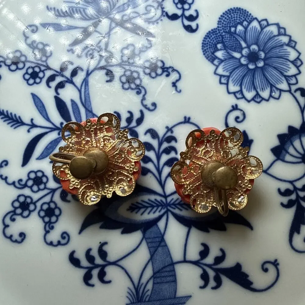 Vintage Coral Red Rose Screw Back Earrings Gold Tone Filigree Rhinestone Floral